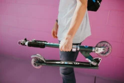 Micro Step Micro Sprite Forest Green LED -Hape || BIGJIGS || Goki Verkoopwinkel image 1518