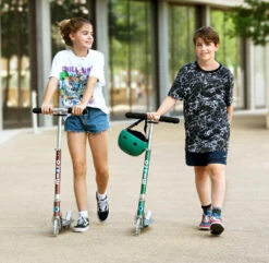 Micro Step Micro Sprite Autumn Red LED -Hape || BIGJIGS || Goki Verkoopwinkel image 1537