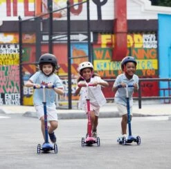 Micro Step Maxi Micro Step Deluxe Marineblauw Led -Hape || BIGJIGS || Goki Verkoopwinkel image 1579