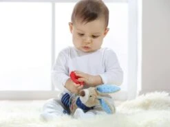 Sigikid Knuffel Haas Muziekknuffel Red Stars -Hape || BIGJIGS || Goki Verkoopwinkel image 1699