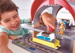 Hape Treinstation Grand City Station -Hape || BIGJIGS || Goki Verkoopwinkel image 657